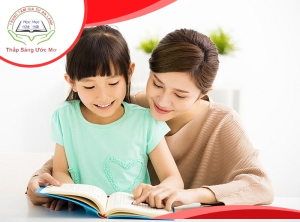 Gia sư sẽ là người đồng hành cùng con