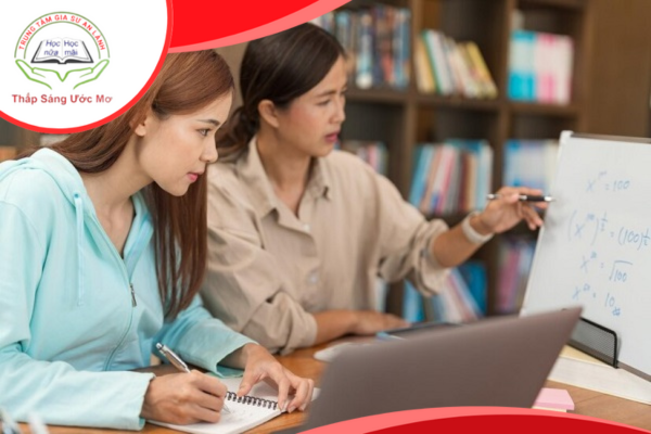 Gia sư dạy học tận tâm cho học sinh