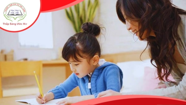 Gia sư rèn luyện chữ viết cho bé